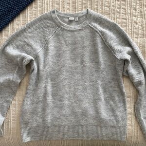 GAP Waffle Knit light Gray crew neck sweater size M